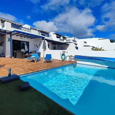 בית נופש La Casita Your Ocean-view House In *