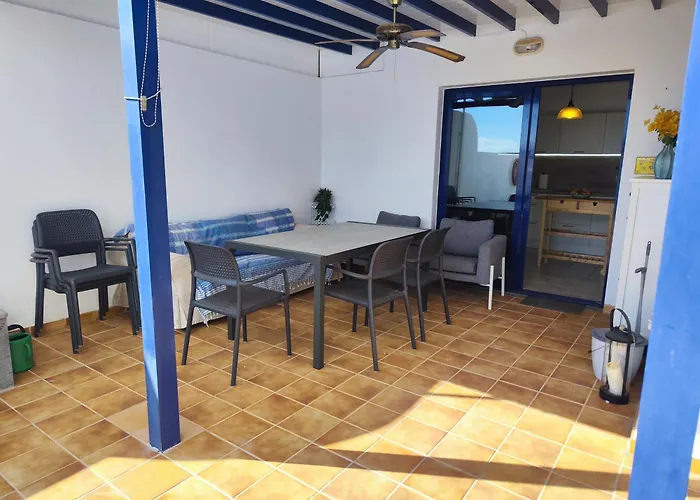 בית נופש La Casita Your Ocean-view House In *